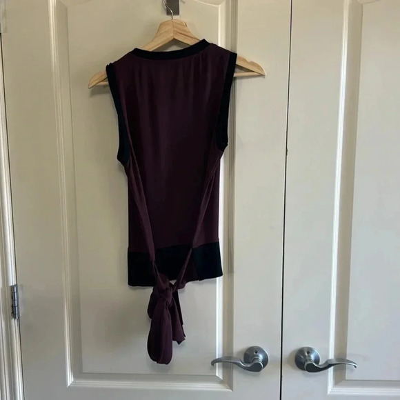 Tie back sleeveless blouse with tie back - Picture 4 of 4